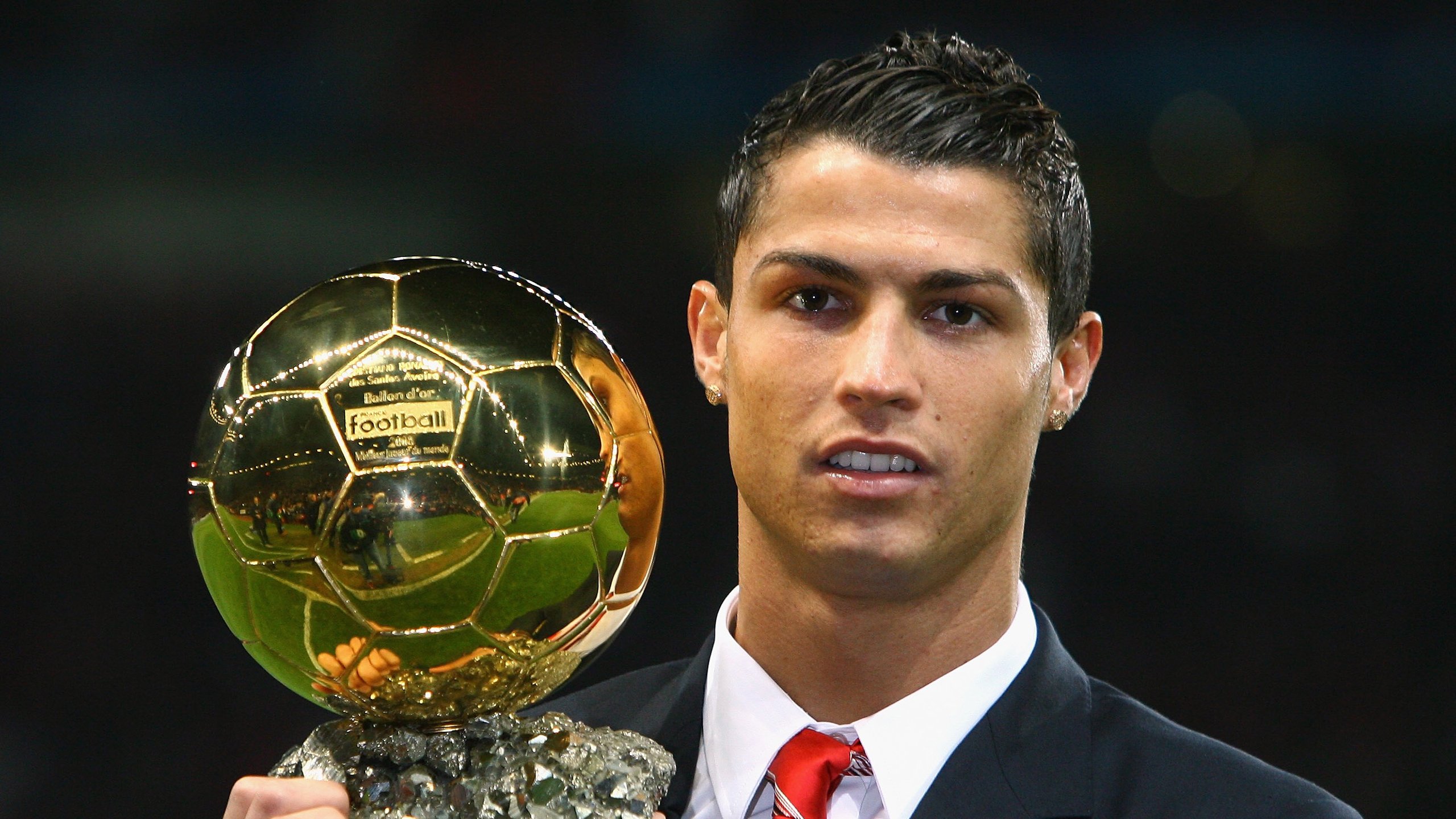 “胡利安·门德斯的精准脚法和远射能力,助力美洲狮队迎接未来挑战”