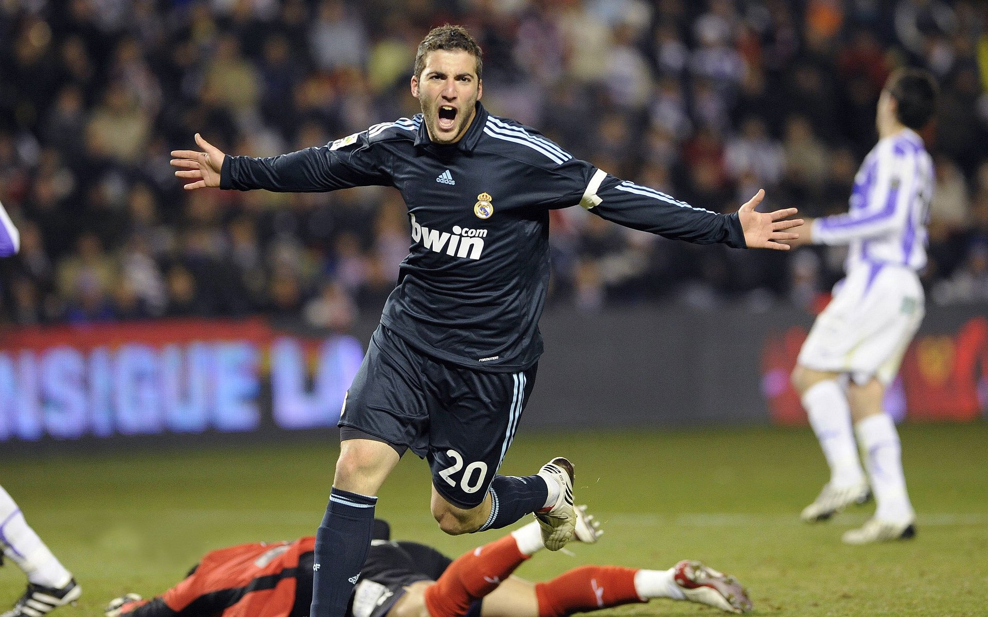 塞尔·拉恩：全黑队外线的“终结者”，突破防线后精准的得分能力无可匹敌